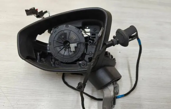 Front door electric wing mirror