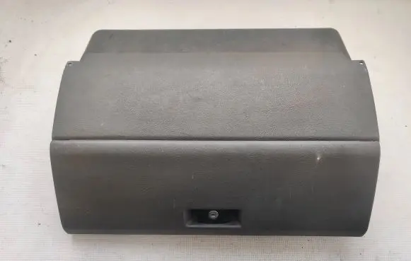 Glove box