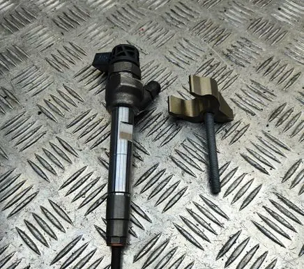 BMW X3 F25 Fuel injector 8514148 0445110743