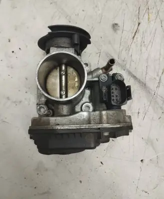 Volkswagen Polo III 6N 6N2 6NF Throttle body valve 030133064F