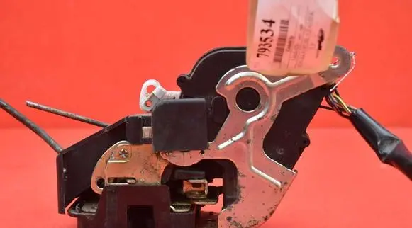 Mazda 626 Front door lock