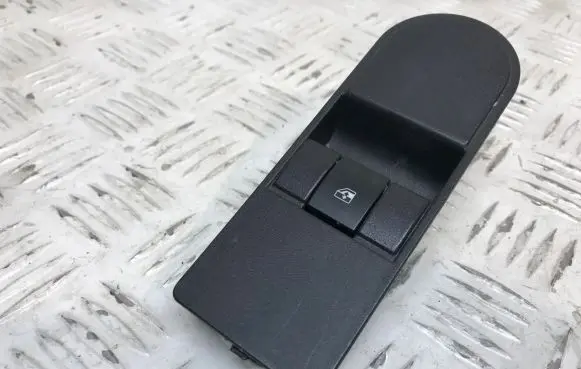 Opel Zafira B Electric window control switch 13228709