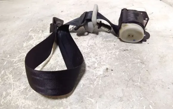 Mazda 5 Middle seatbelt (rear) C235A T89355T