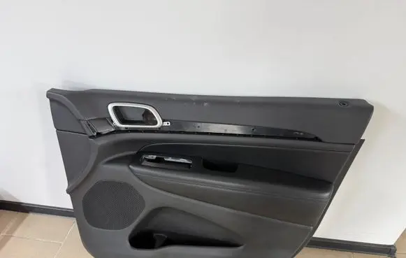 Jeep Grand Cherokee Front door card panel trim 62662E 5LL744X9AF