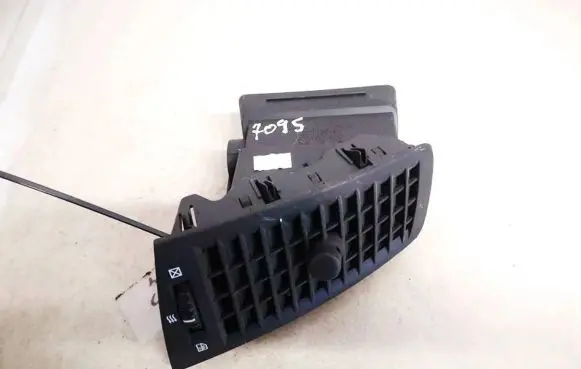 Cadillac SRX Dash center air vent grill 25703819 m1516d1450