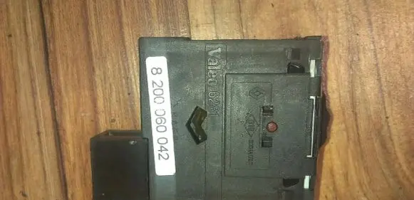 Renault Clio II Headlight level height control switch 8200060042