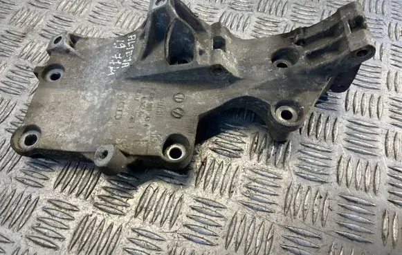 Seat Altea Generator/alternator bracket 03G903143A