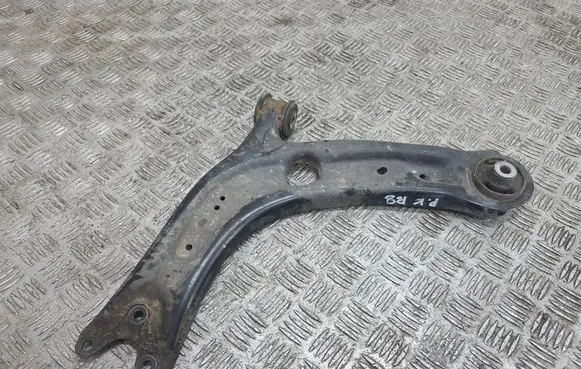 Volkswagen PASSAT B8 Front lower control arm/wishbone 