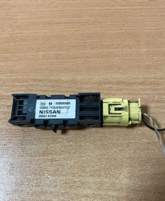 Nissan Note (E11) Airbag deployment crash/impact sensor 0285003060 985829U00A 102925