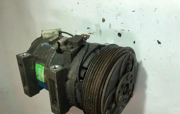 Ford Focus C-MAX Air conditioning (A/C) compressor (pump) 8708581