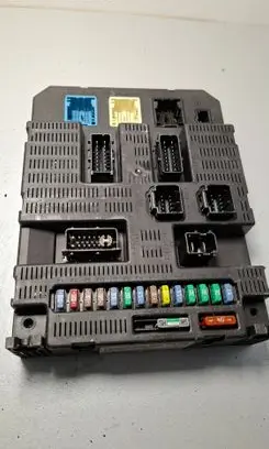 Peugeot 308 Fuse module 9659285480 BSI2004P070