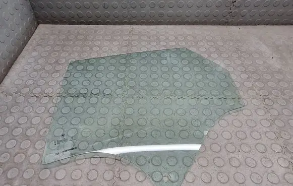 Rear door window glass