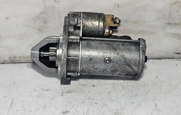 Mercedes-Benz Vito Viano W639 Starter motor 0051511301