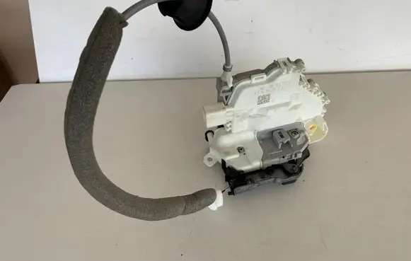 Audi Q5 SQ5 Front door lock 8X1837015C