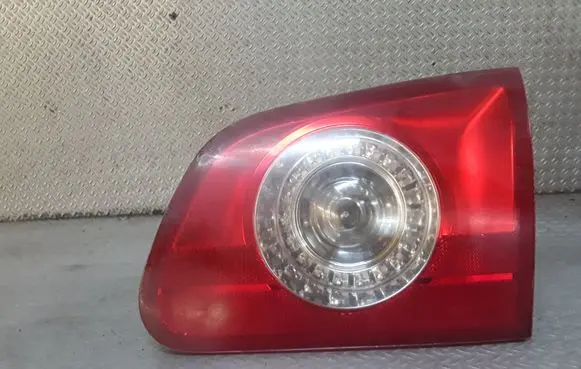 Tailgate rear/tail lights