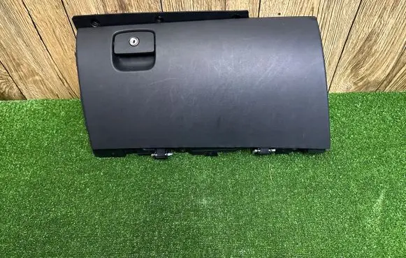Jaguar XF X260 Glove box