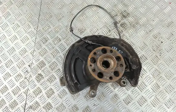 Mercedes-Benz A W176 Front wheel hub A2464210720