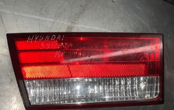 Hyundai Sonata Tailgate rear/tail lights