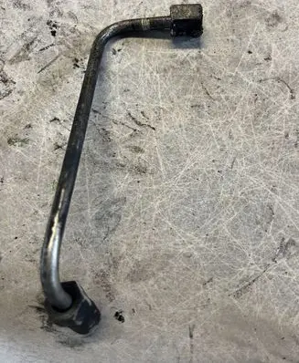 Mazda 6 Fuel injector supply line/pipe 
