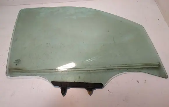 Nissan Pathfinder R51 Front door window glass four-door