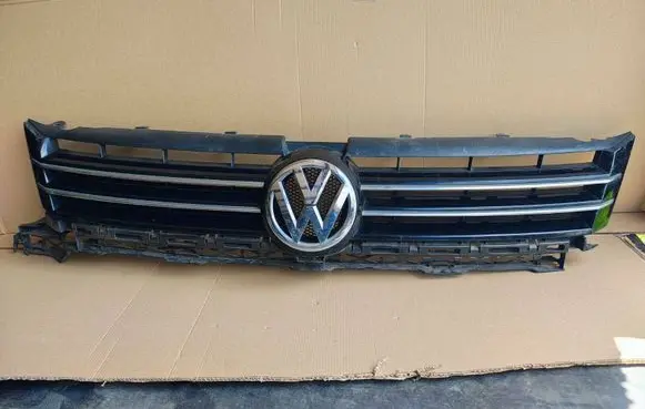 Volkswagen Touran II Front bumper upper radiator grill 1T0853651BQ