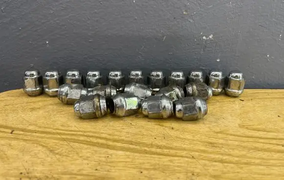 Suzuki Grand Vitara II Nuts/bolts 