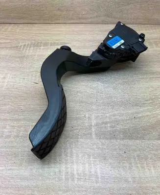 Audi A6 S6 C5 4B Accelerator throttle pedal 8D1723523F 6PV008376