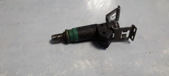 Fuel injector