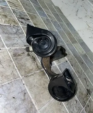 Peugeot 407 Horn signal 70388157