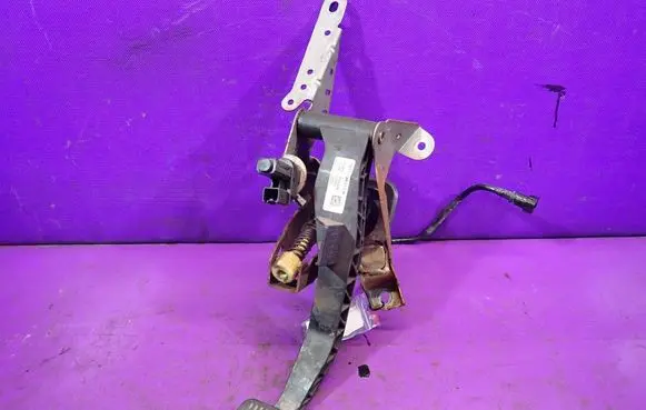 Ford Focus C-MAX Clutch pedal 8N517B633CB