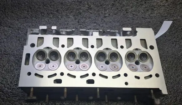 Volkswagen Golf V Engine head 03C103358S