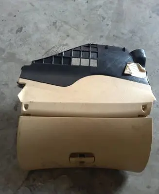 Volkswagen PASSAT B5.5 Glove box 3B1857101