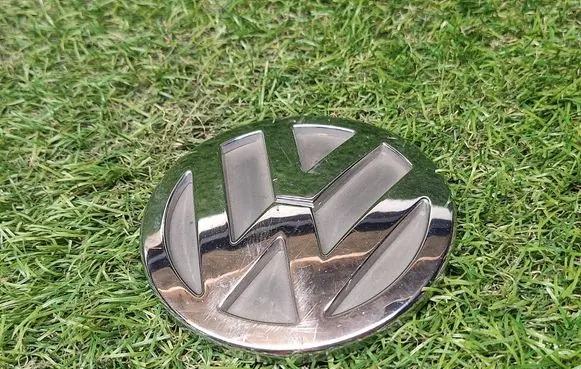 Volkswagen PASSAT B5 Manufacturers badge/model letters 3B5853630