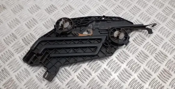 Skoda Octavia Mk2 (1Z) Headlight/headlamp mounting bracket 17035202 17031202RE