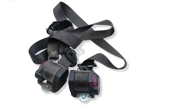 Iveco Daily 35.8 - 9 Front seatbelt 