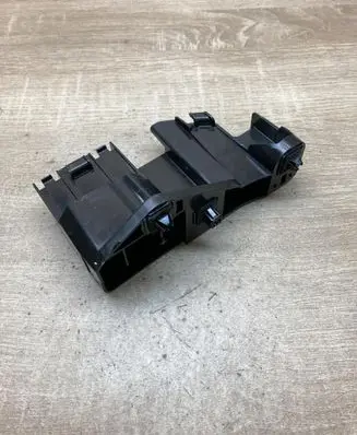 Rear bumper mounting bracket