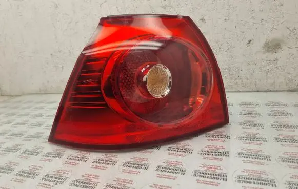 Volkswagen Golf V Rear/tail lights 1K6945095G