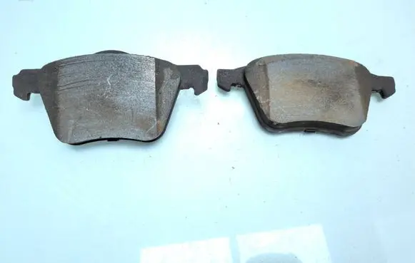 Volvo V70 Brake pads (front)