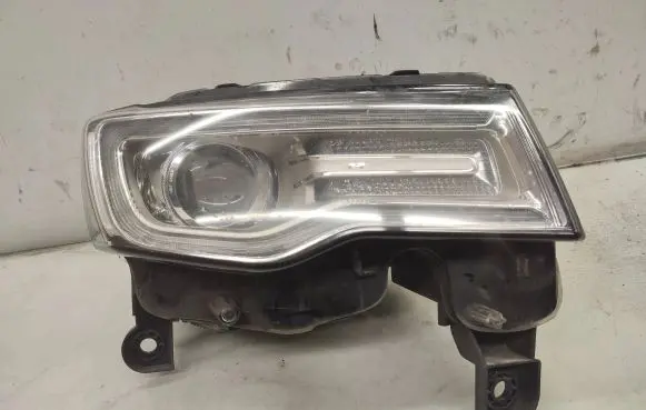 Jeep Grand Cherokee Headlight/headlamp M167519 68144704AF