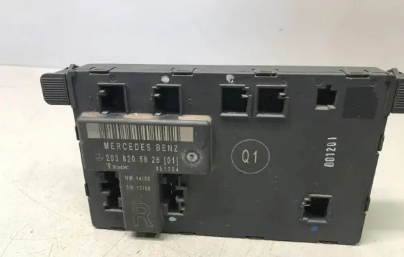 Mercedes-Benz C W203 Door control unit/module 2038205626 203820562601