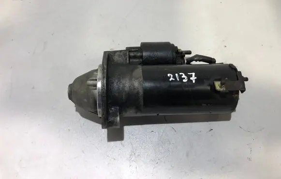 Volkswagen PASSAT B5.5 Starter motor 068911024F