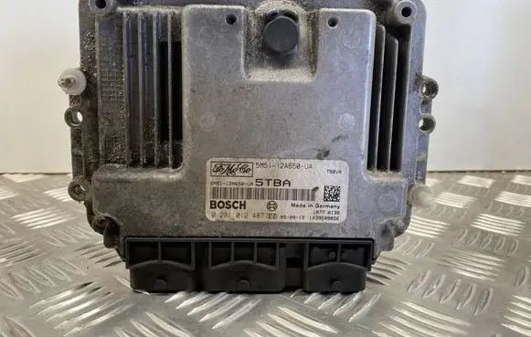Ford Focus Engine control unit/module 5M5112A650UA