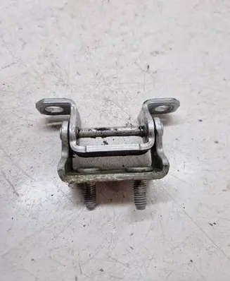 Chevrolet Captiva Tailgate/trunk/boot hinge