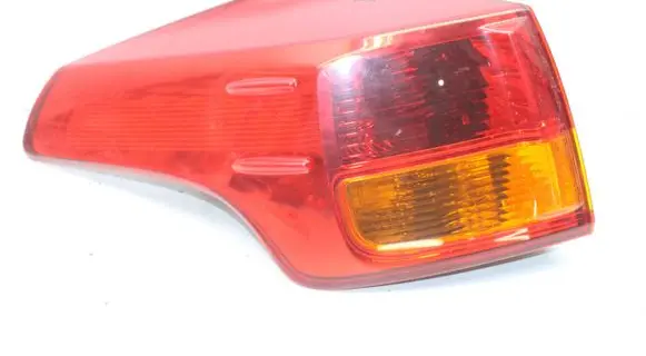 Toyota RAV 4 (XA40) Rear/tail lights