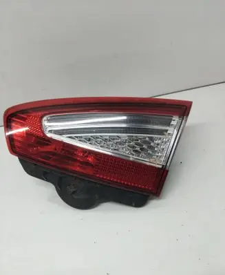 Tailgate rear/tail lights