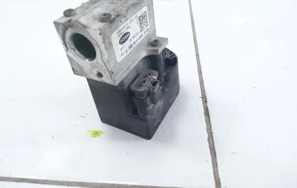 Volkswagen Golf VII Other engine bay part 4M0816703