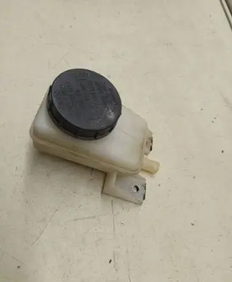 Nissan Murano Z50 Brake fluid reservoir 