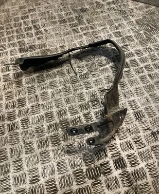 Mercedes-Benz C W203 Headlight/headlamp mounting bracket 2036200372 A2036200372