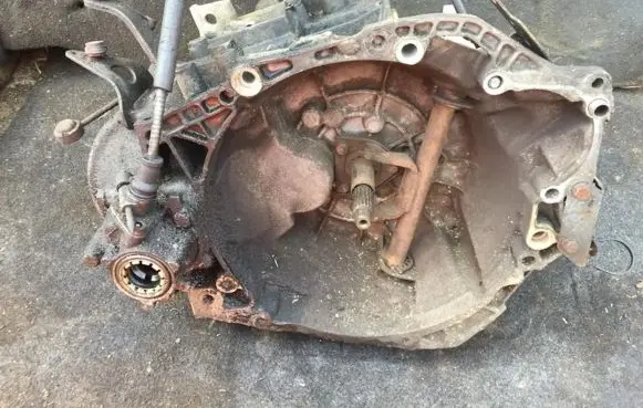 Manual 5 speed gearbox