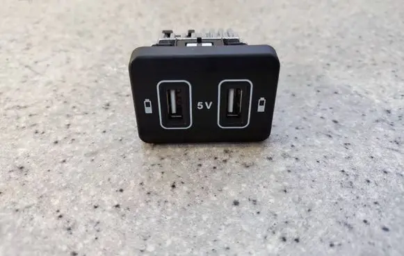 Mercedes-Benz C W205 USB socket connector A2058207001